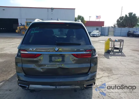 2021 BMW X7 xDrive40I z USA, uszkodzony, nr VIN 5UXCW2C08M9D77567